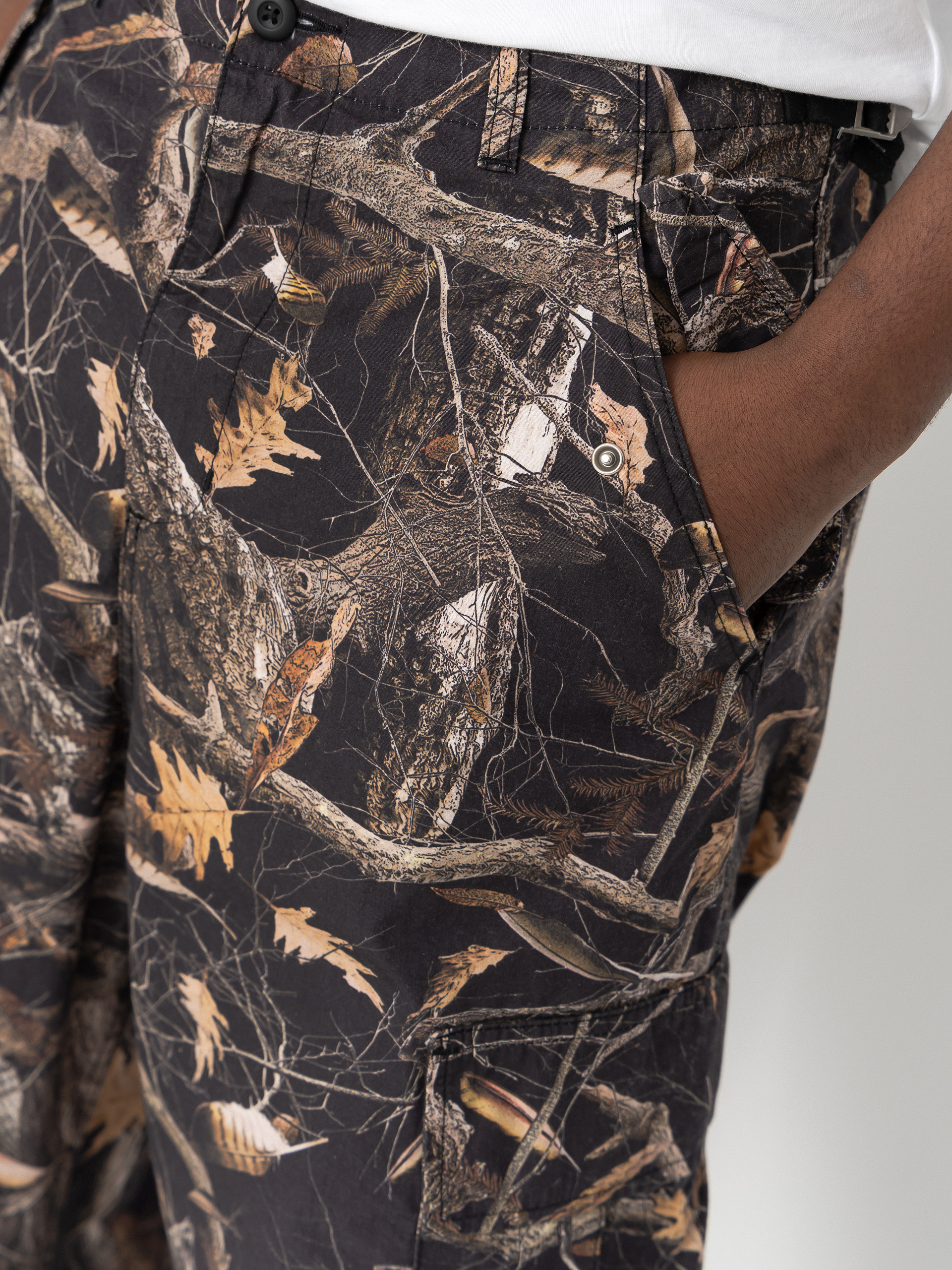 Панталони Carhartt WIP Osborn Cargo (camo feather tree black/rinsed)