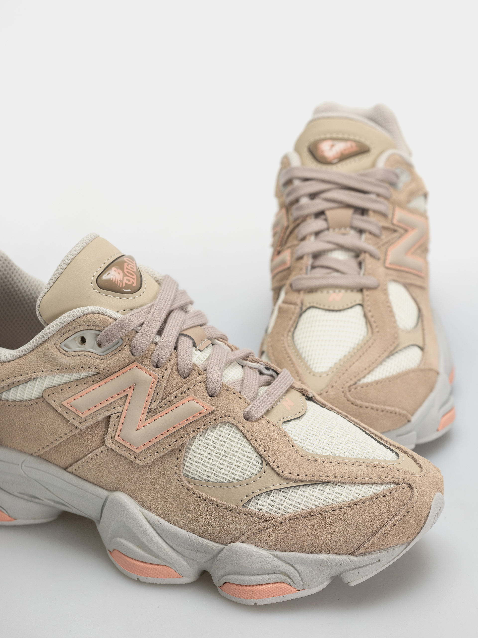 Обувки New Balance 9060 JR (mindful grey/pink lemonade)