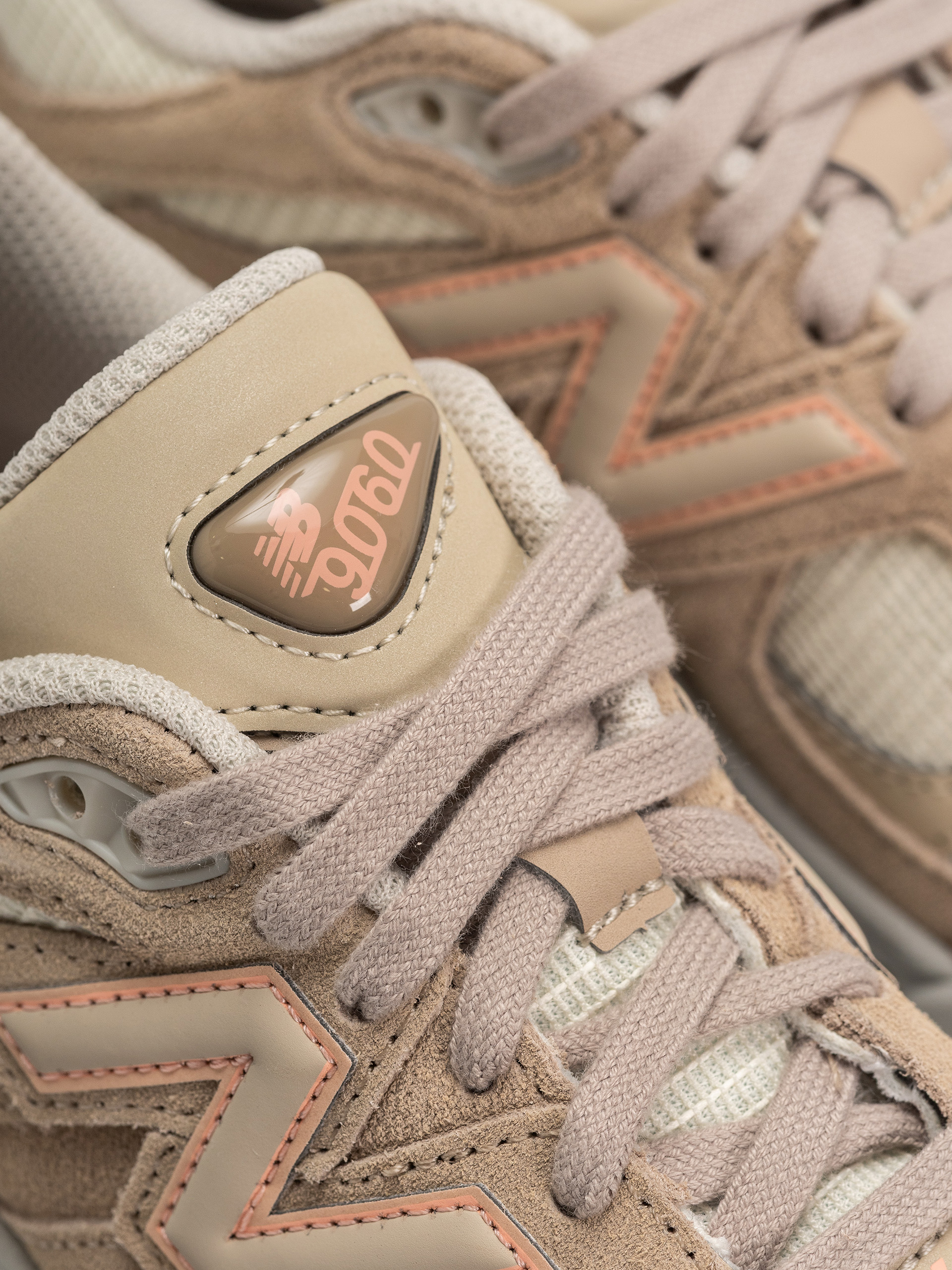 Обувки New Balance 9060 JR (mindful grey/pink lemonade)