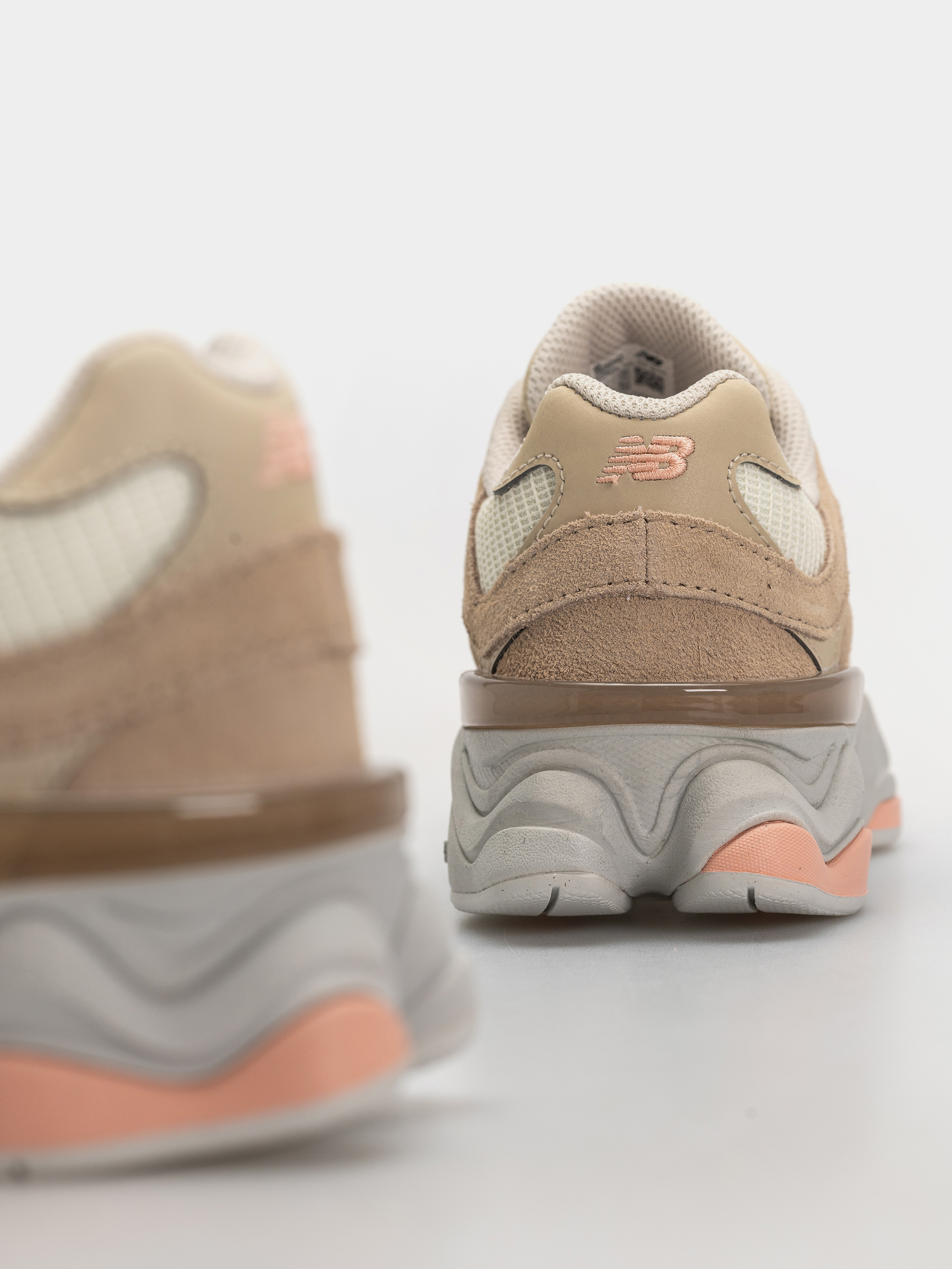 Обувки New Balance 9060 JR (mindful grey/pink lemonade)