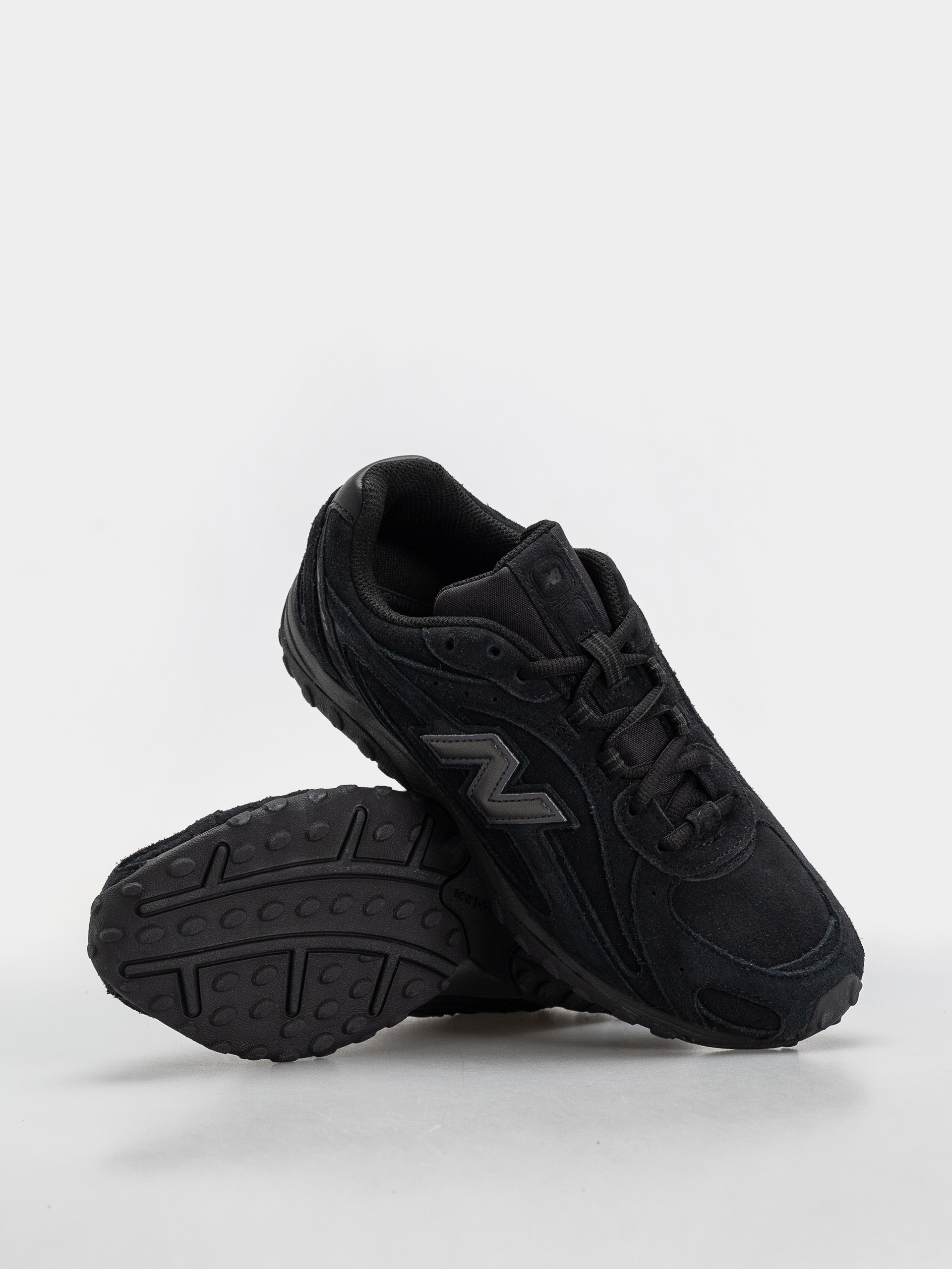 Обувки New Balance 204L (black/black cement)