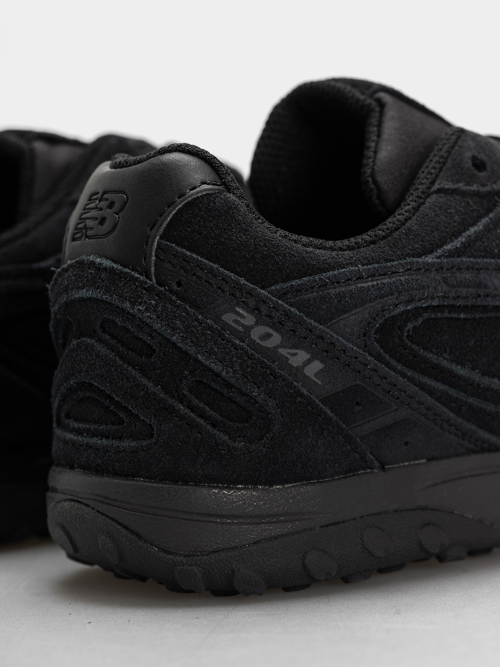 Обувки New Balance 204L (black/black cement)
