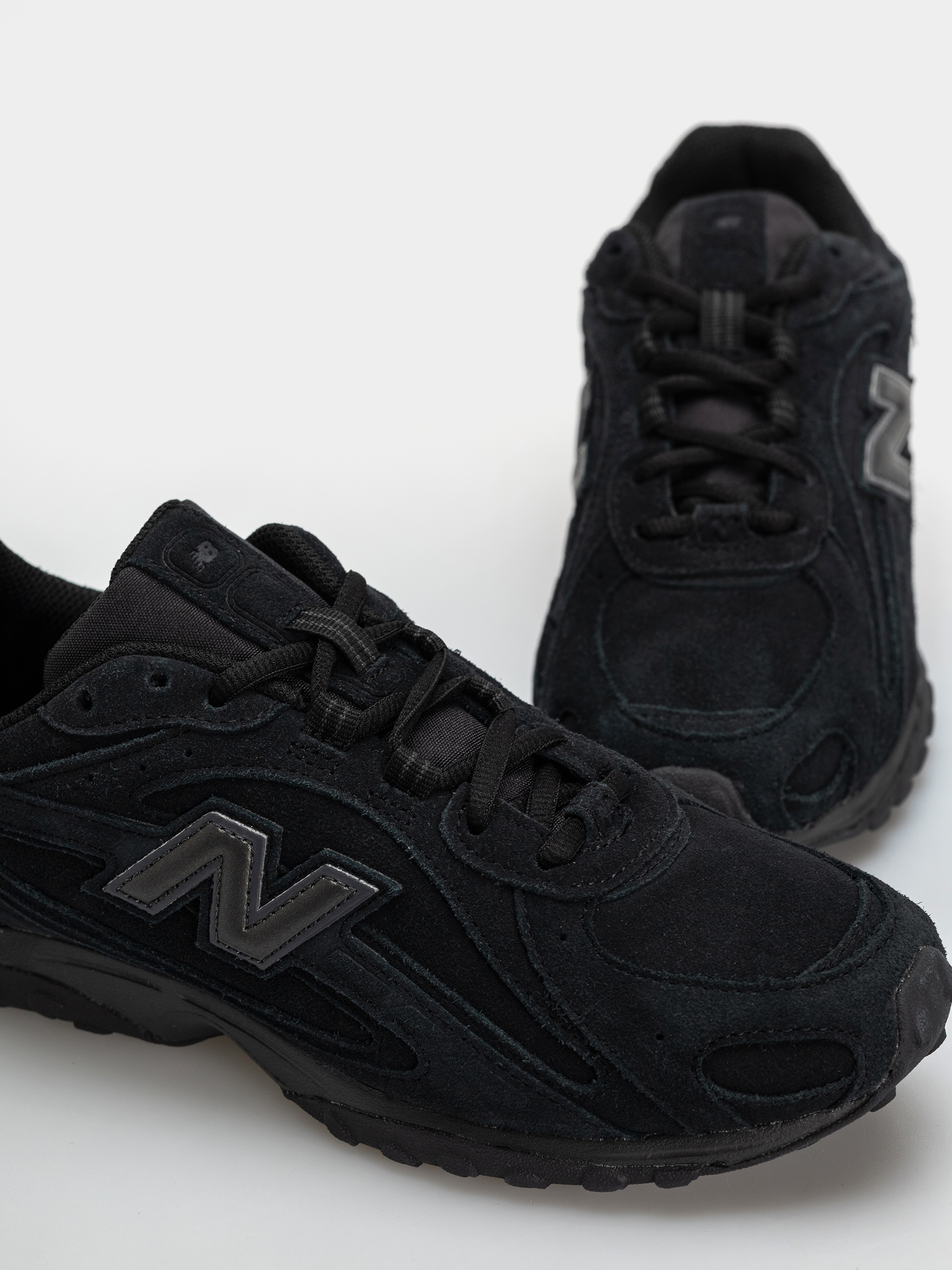 Обувки New Balance 204L (black/black cement)