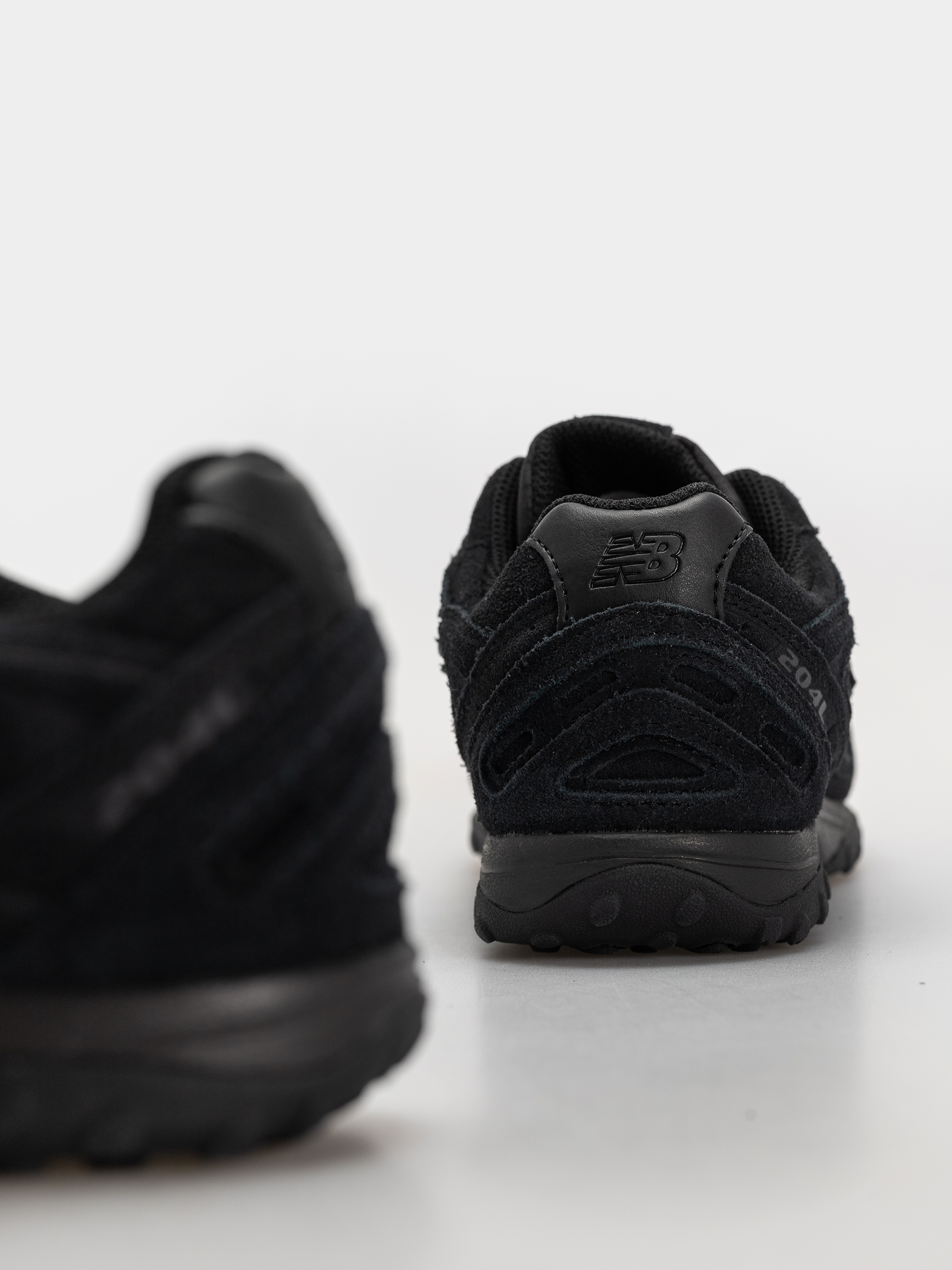 Обувки New Balance 204L (black/black cement)