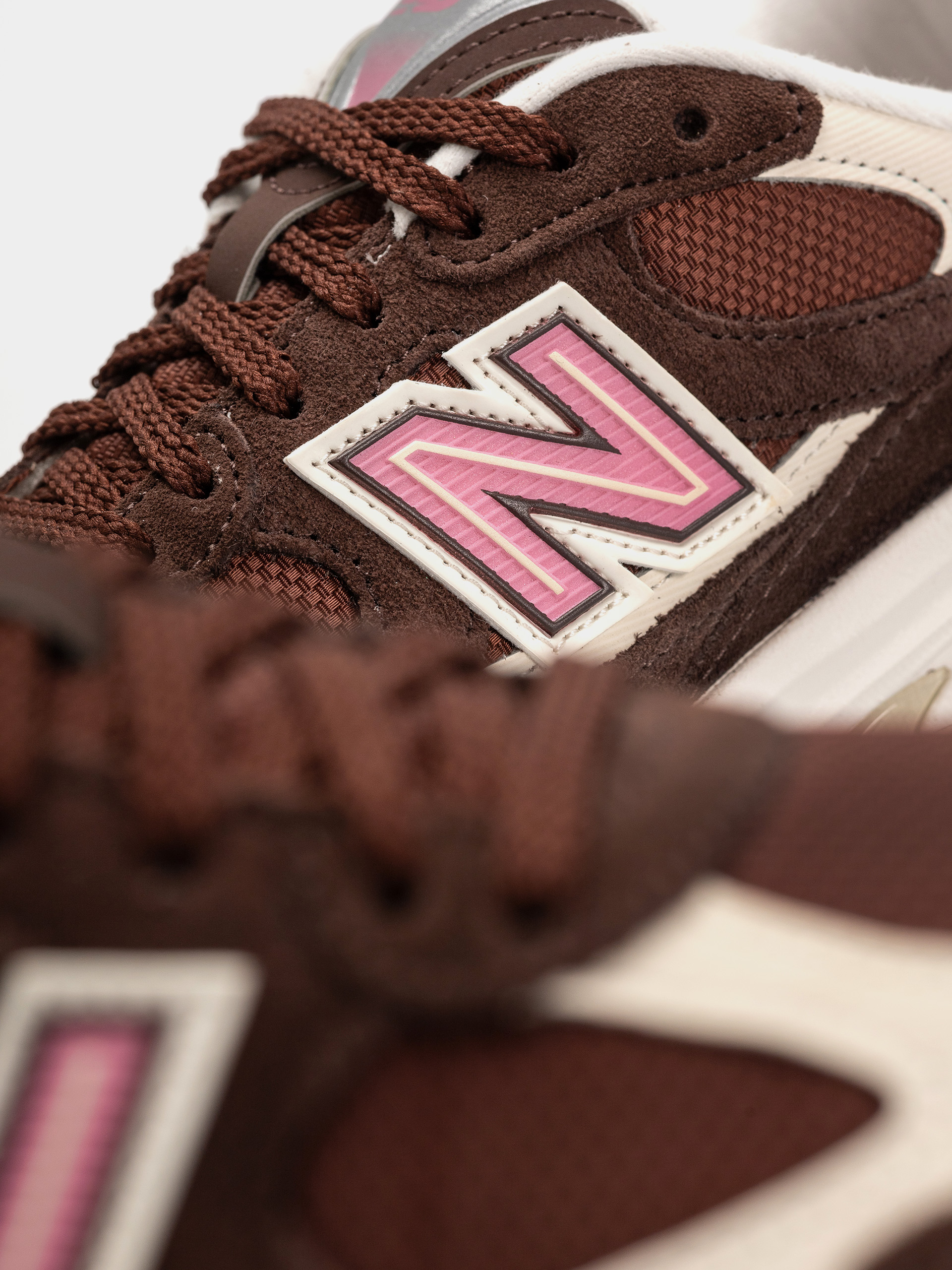 Обувки New Balance 2010 (pumpernickel/pink eraser)