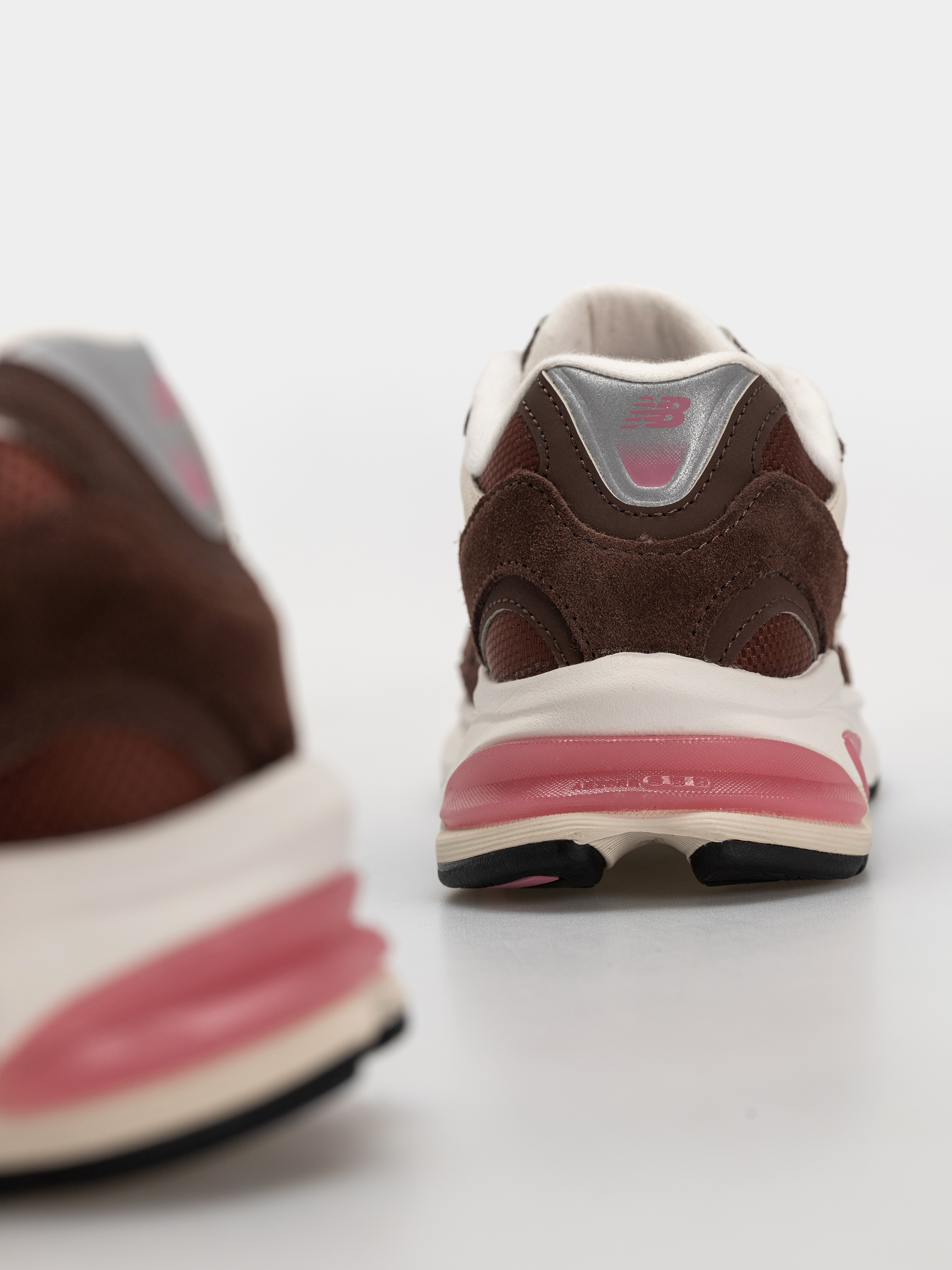 Обувки New Balance 2010 (pumpernickel/pink eraser)
