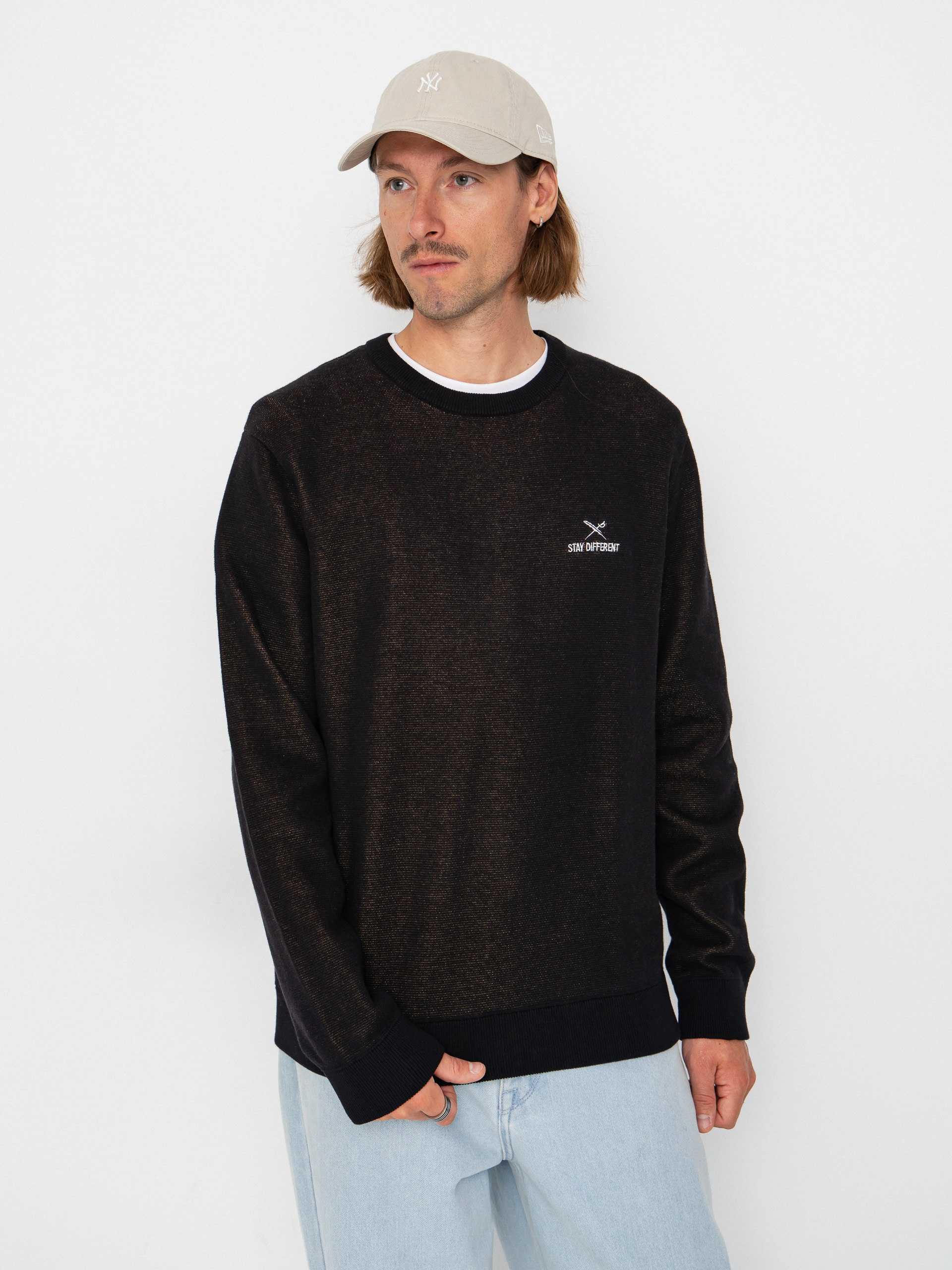u041fu0443u043bu043eu0432u0435u0440 Iriedaily Stay Different (black)